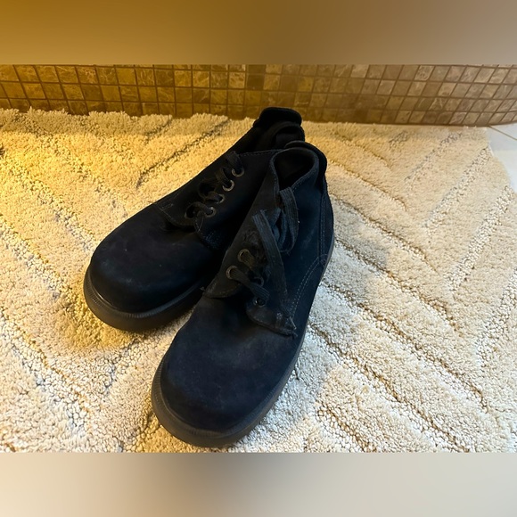 Dr. Martens Classic Suede platform Booties - Picture 1 of 4